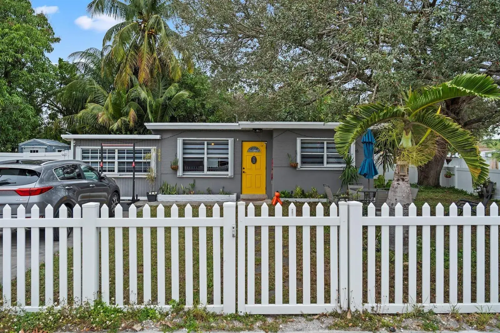 5829 Hayes Street, Hollywood FL 33021