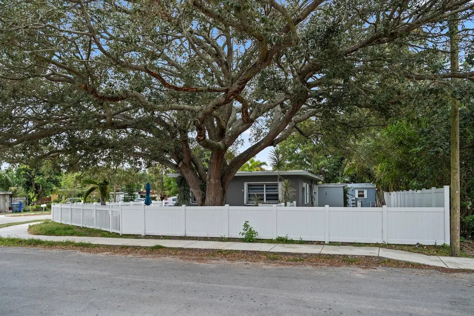 5829 Hayes Street, Hollywood FL 33021