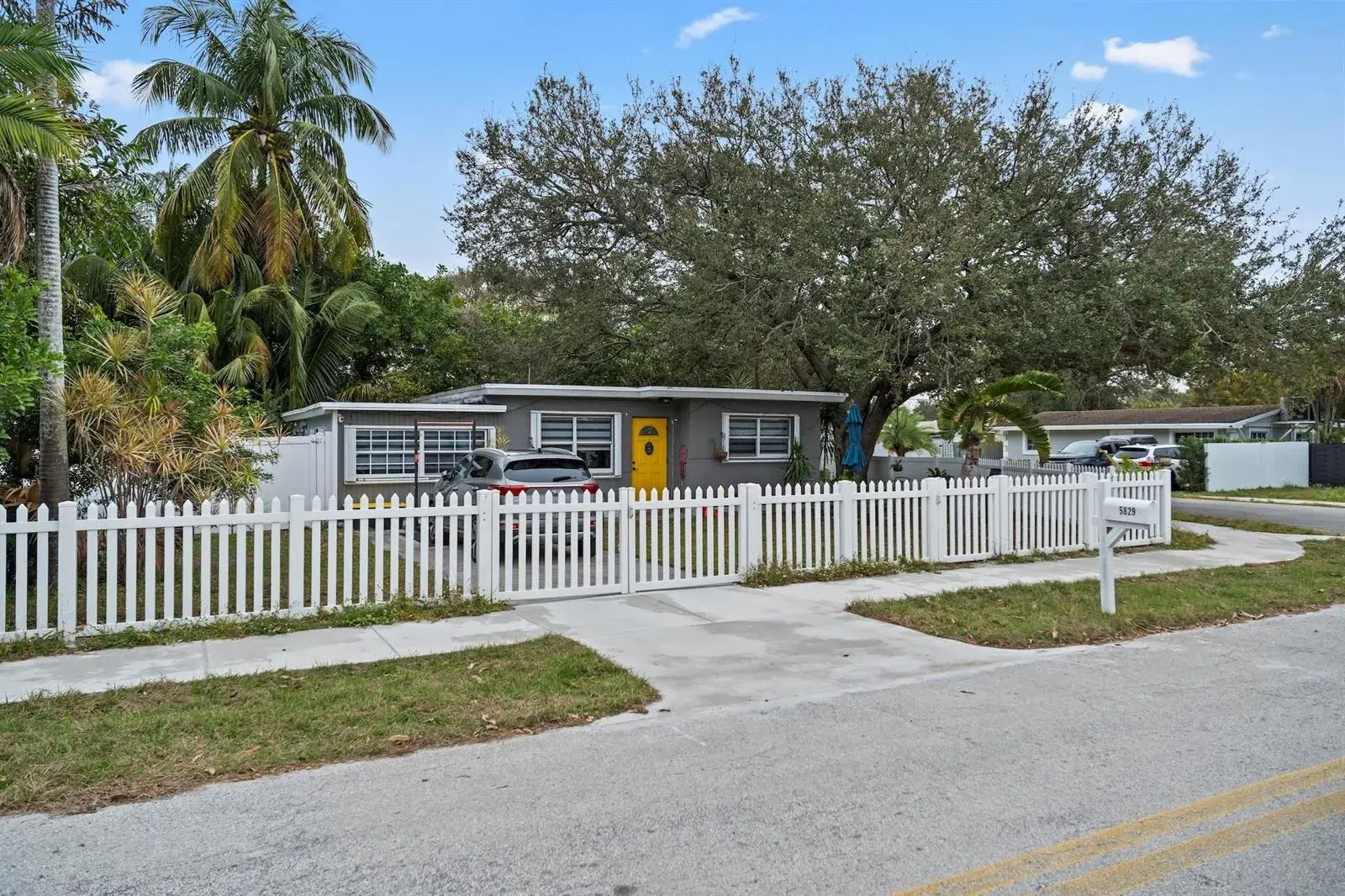 5829 Hayes Street, Hollywood FL 33021