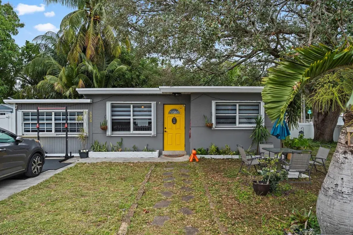 5829 Hayes Street, Hollywood FL 33021