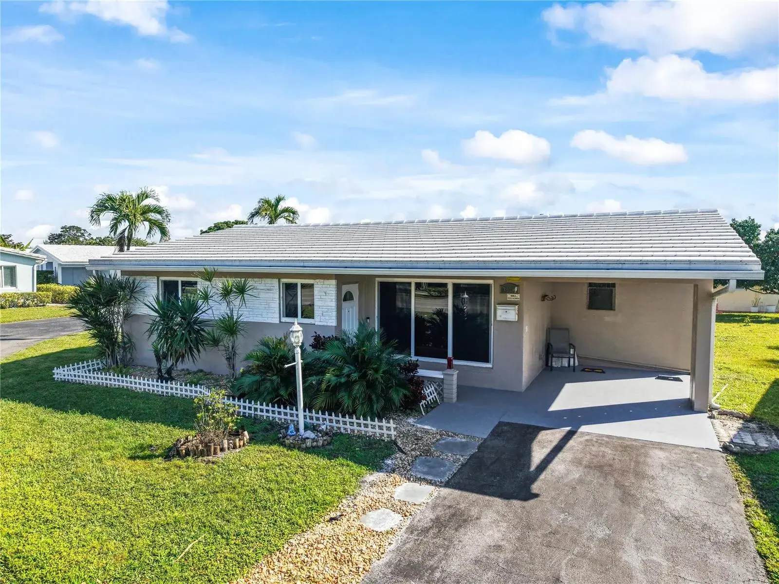 2 bedroom 2 bath Residential for sale at 3140 Sheridan Lane, Hollywood FL 33021