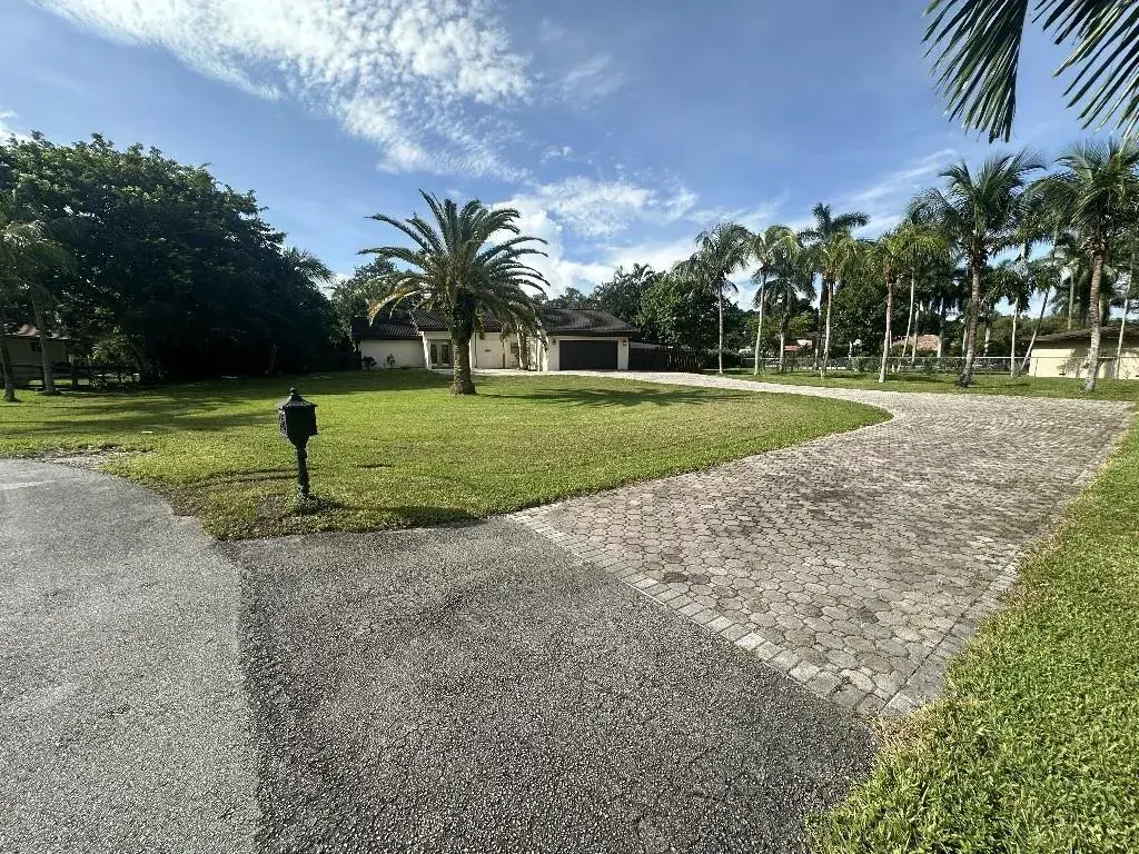 11460 SW 1st Court, Plantation FL 33325