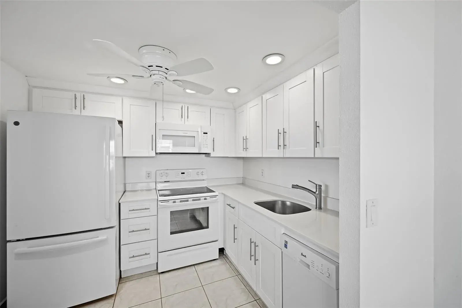 1 bedroom 1 bath Residential Lease for rent at 451 Monaco J # j, Delray Beach FL 33446