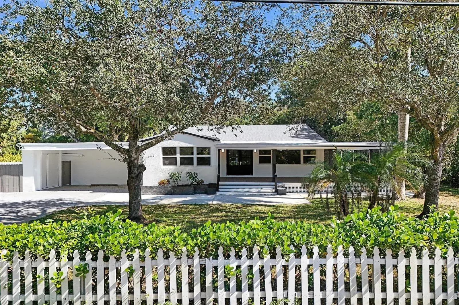 216 Bayberry Drive, Plantation FL 33317