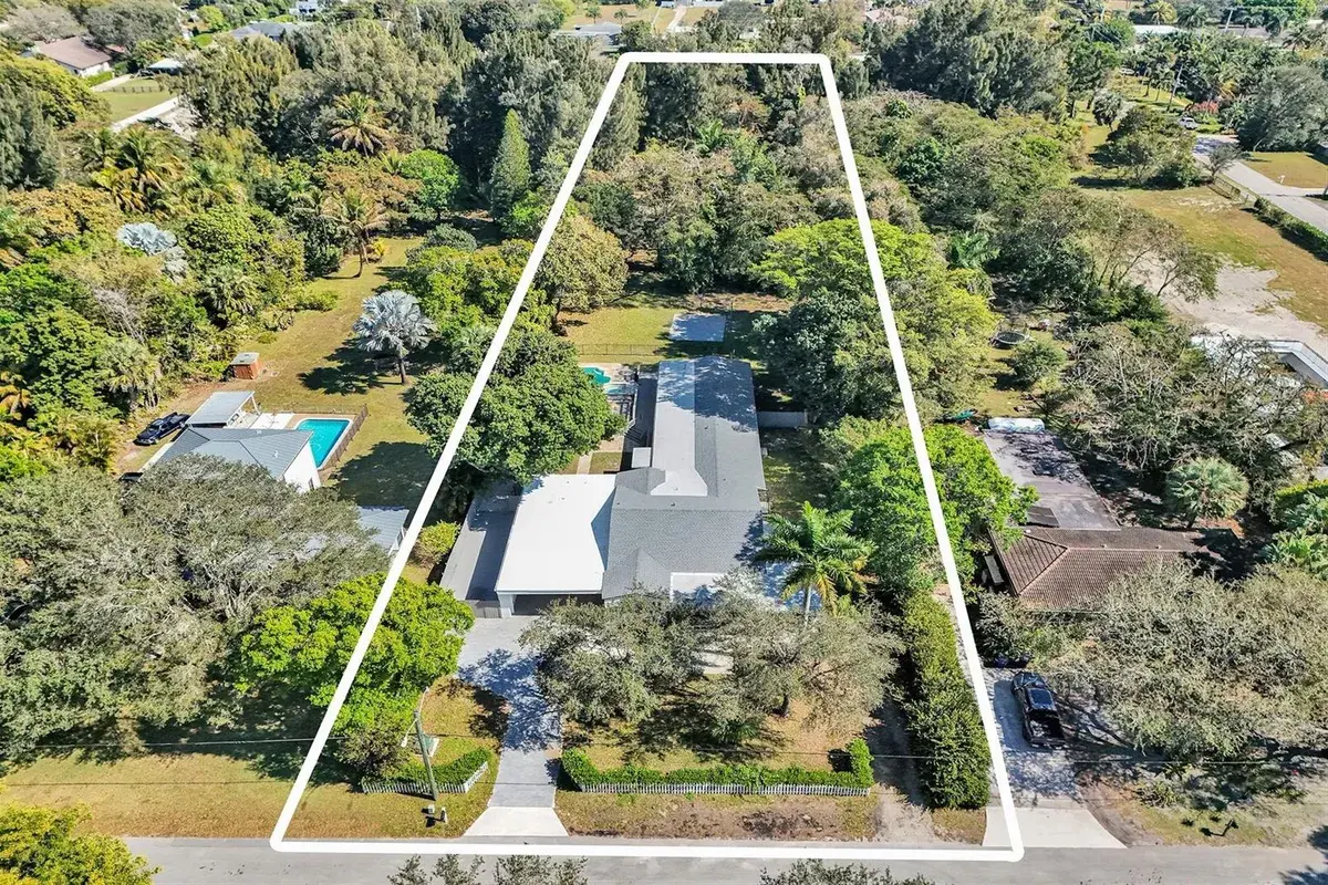 216 Bayberry Drive, Plantation FL 33317