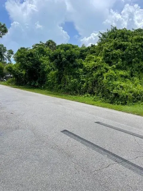 555 Sacramento Street, FL 33903