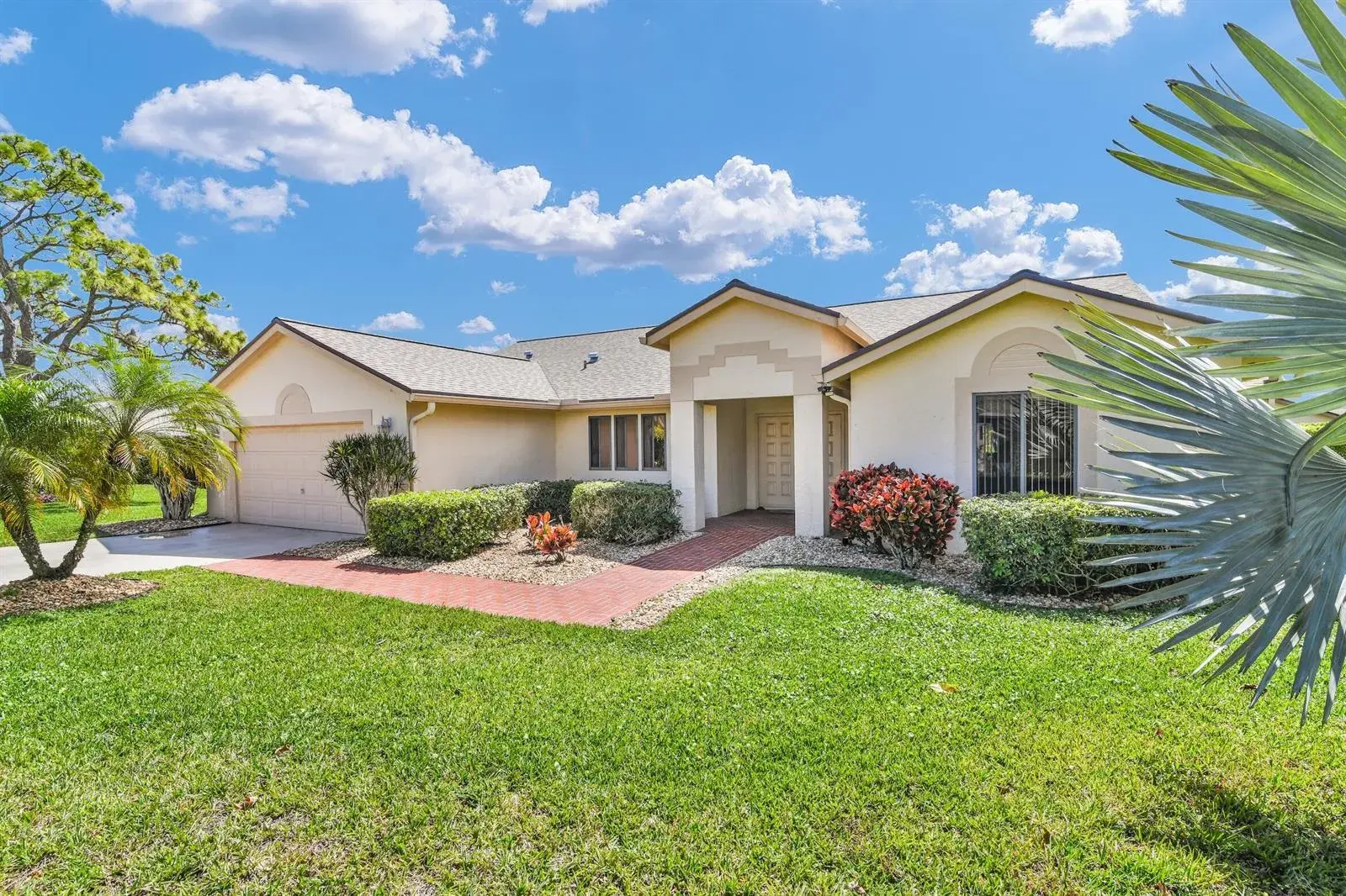 2 bedroom 2 bath Residential for sale at 2660 Riviera Drive, Delray Beach FL 33445