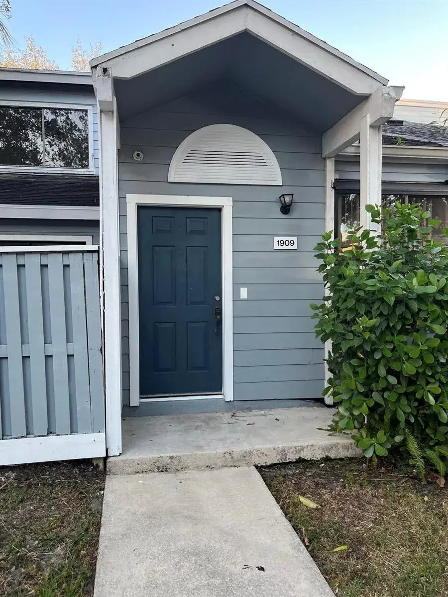 2 bedroom 2 bath Residential for sale at 1909 Players Place, North Lauderdale FL 33068