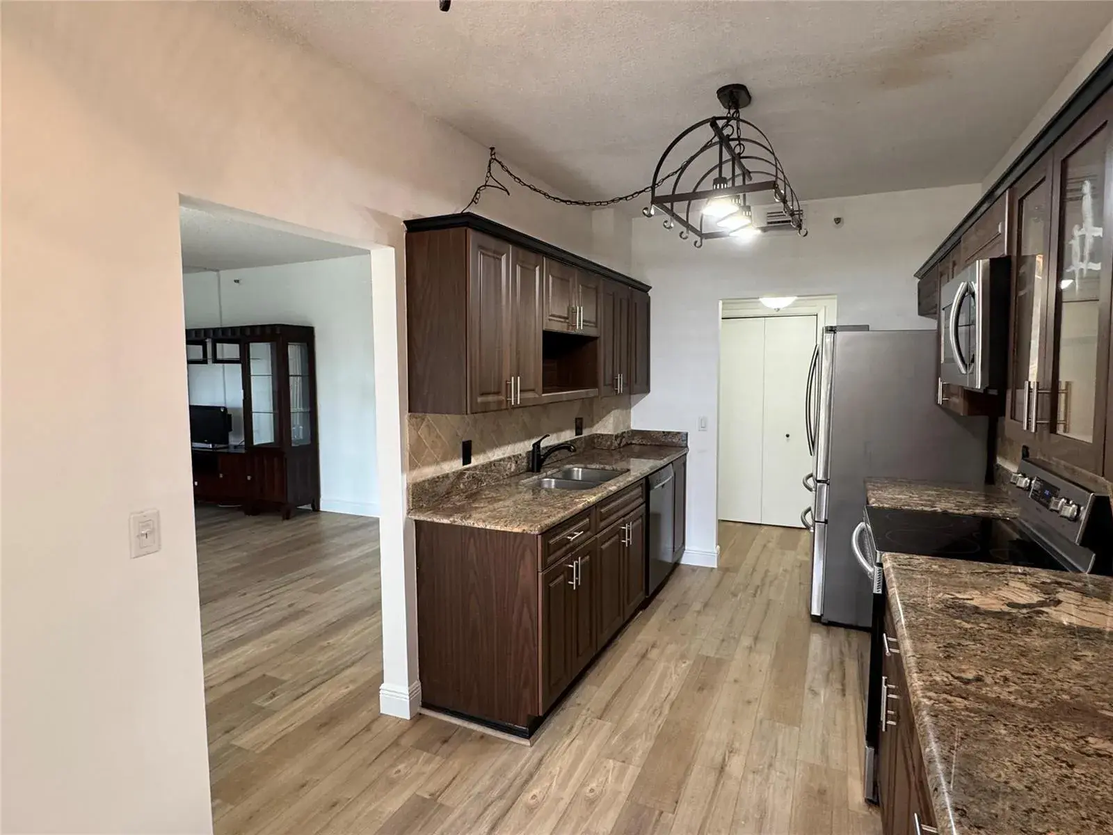 2 bedroom 2 bath Residential for sale at 3850 Washington Street # 102, Hollywood FL 33021