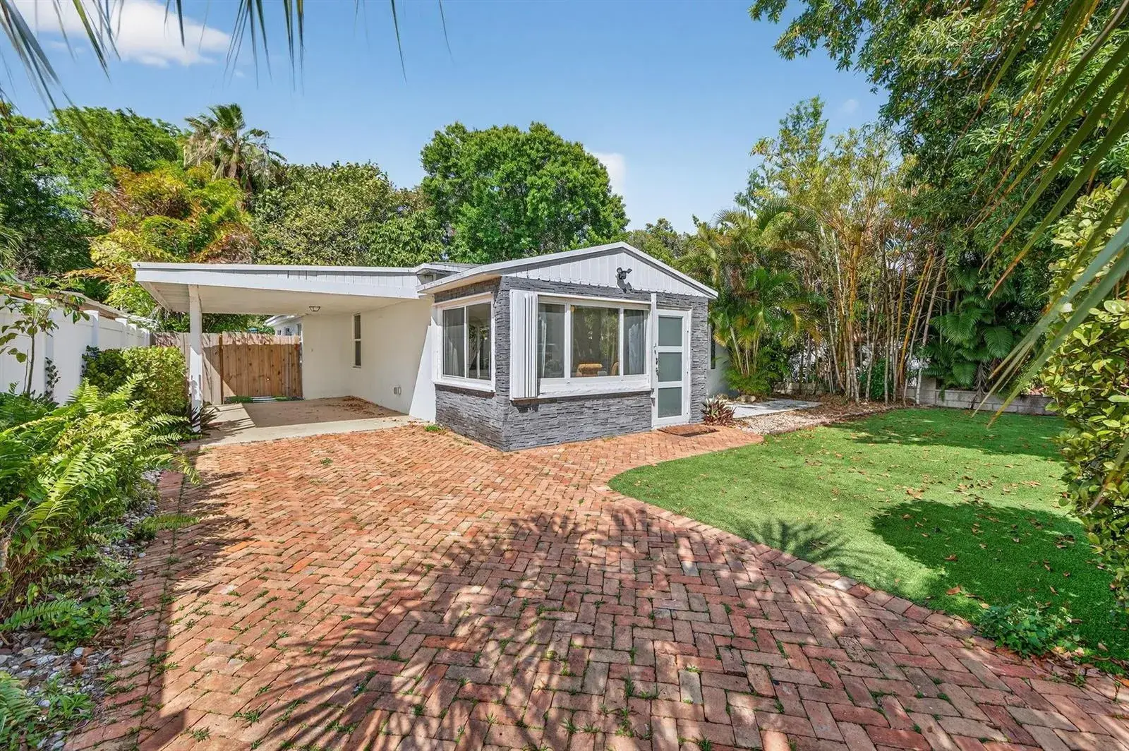 3 bedroom 2 bath Residential for sale at 517 SW 14th Street, Fort Lauderdale FL 33315