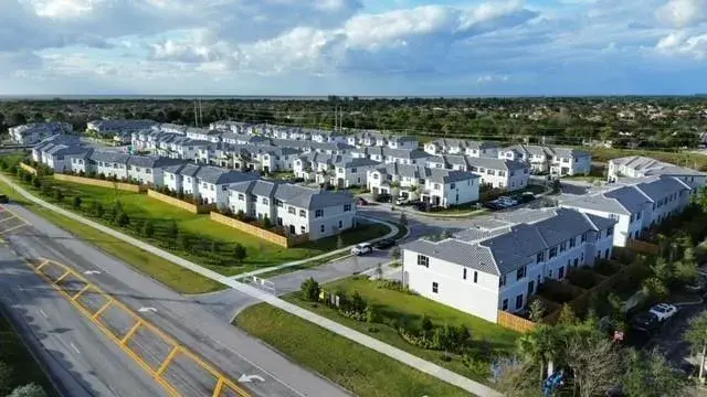 4611 NW 118th Avenue, Coral Springs FL 33076