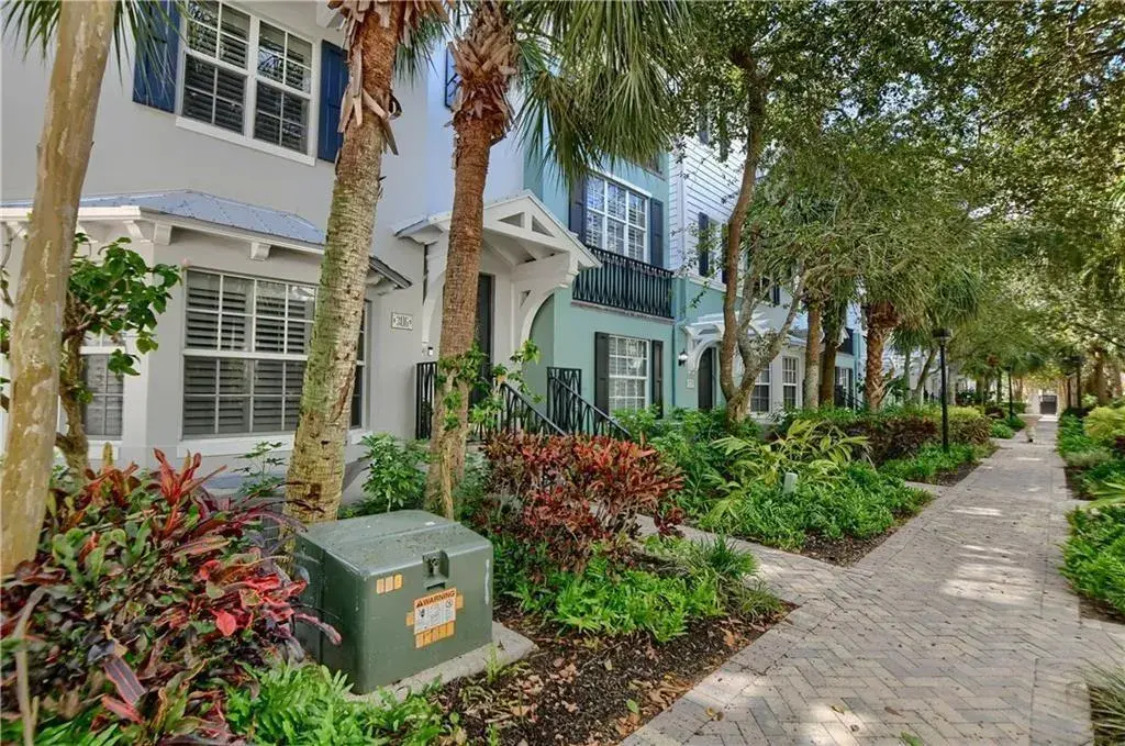 306 E Mallory Circle, Delray Beach FL 33483