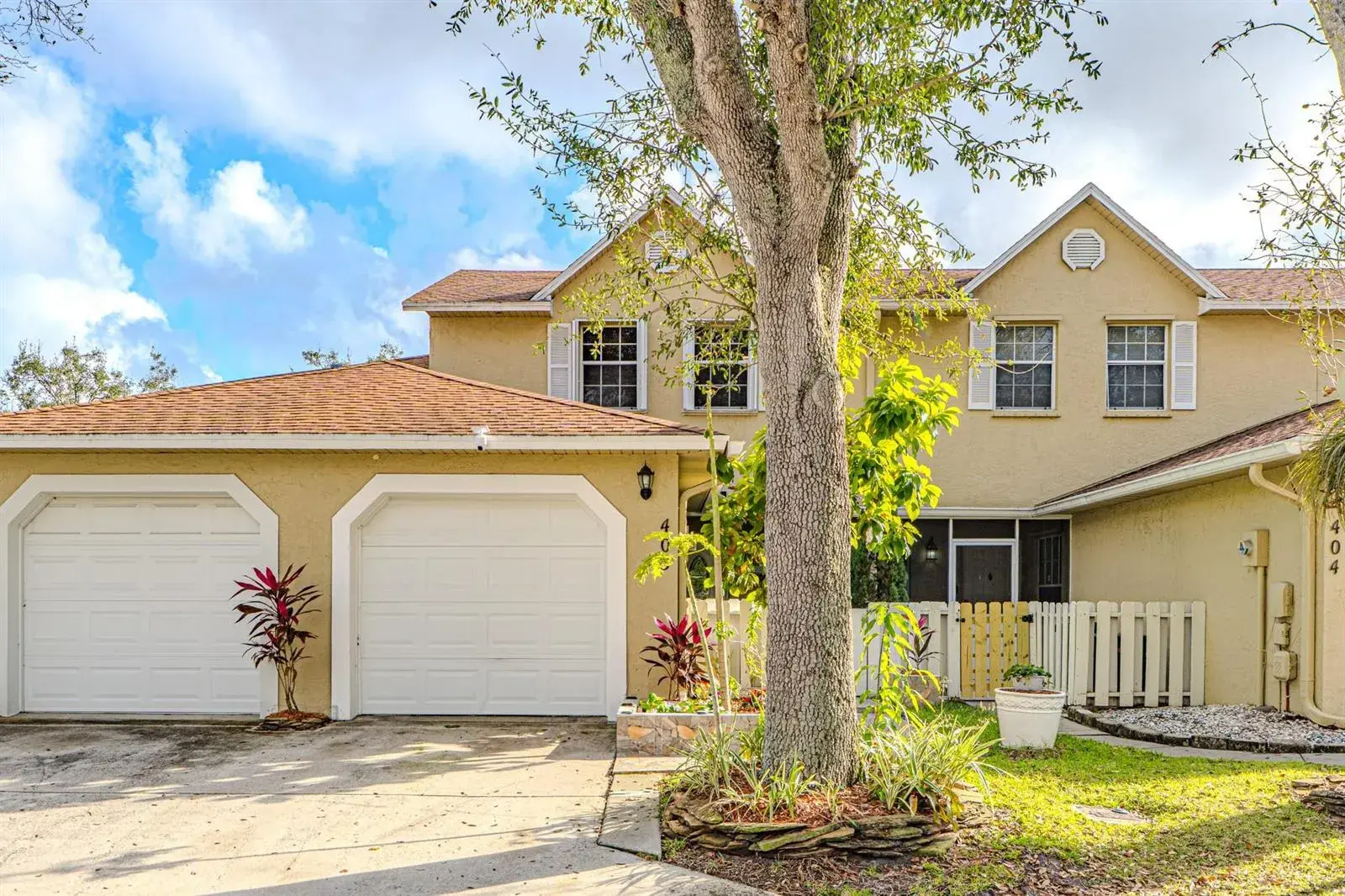 3 bedroom 2 bath Residential for sale at 405 Maplewood Drive # 405, FL 33415