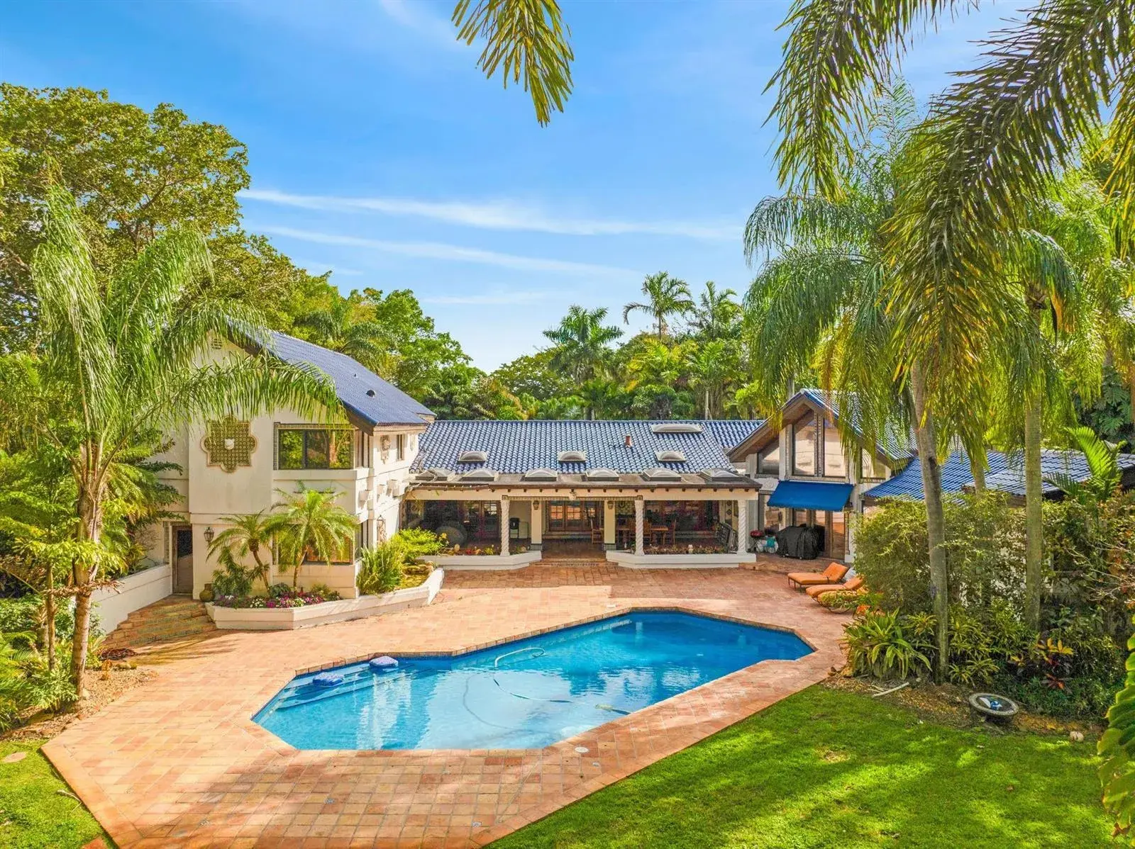 7 bedroom 6 bath Residential for sale at 5720 SW 33rd Terrace, Hollywood FL 33312