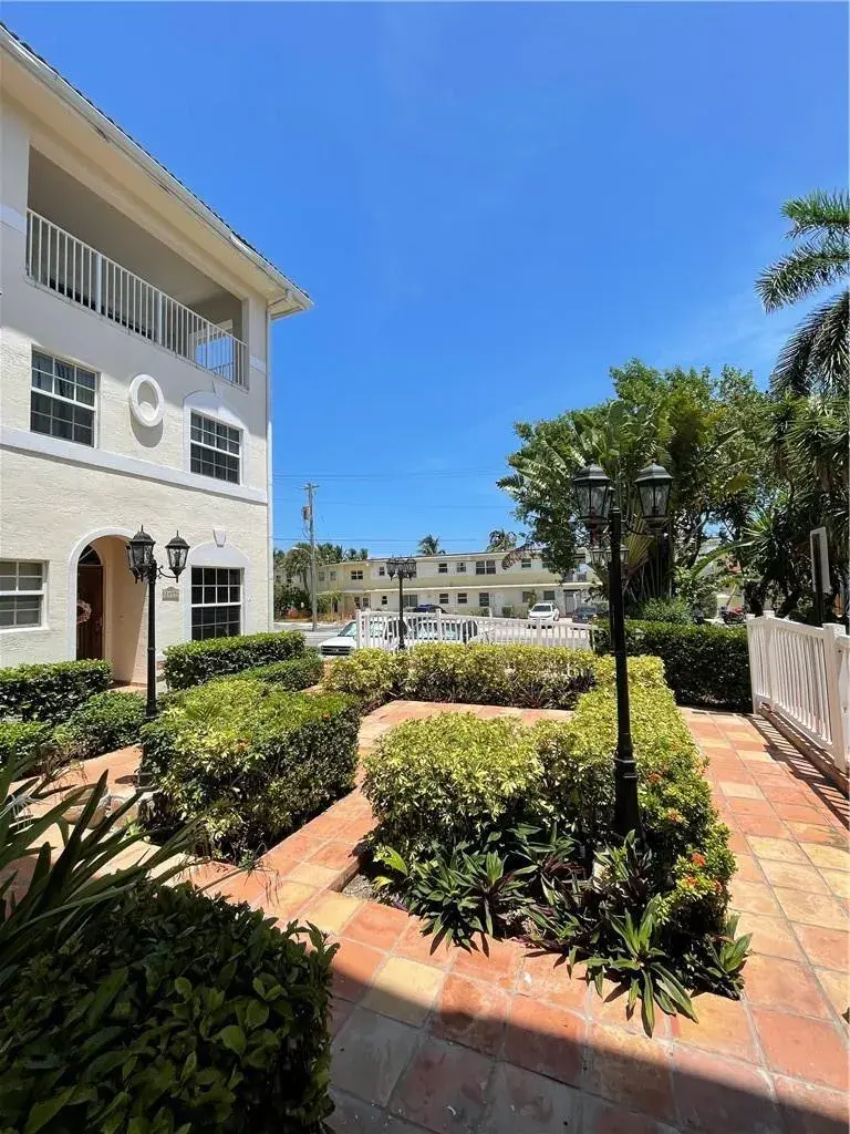 2605 Bay Drive, Pompano Beach FL 33062
