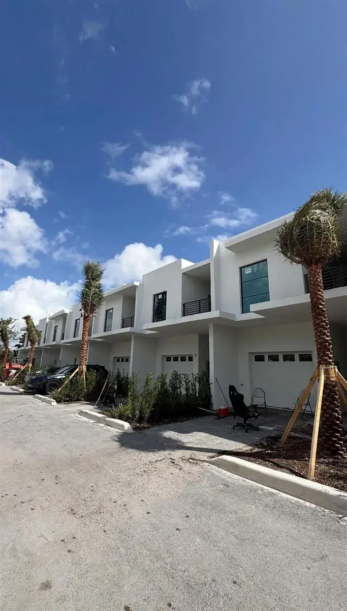 3 bedroom 2 bath Residential for sale at 2511 Pierce Street # 3, Hollywood FL 33020