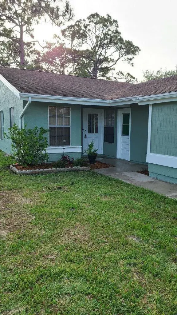 2 bedroom 1 bath for sale at 1720 SE Linpark Court, Port St. Lucie FL 34952
