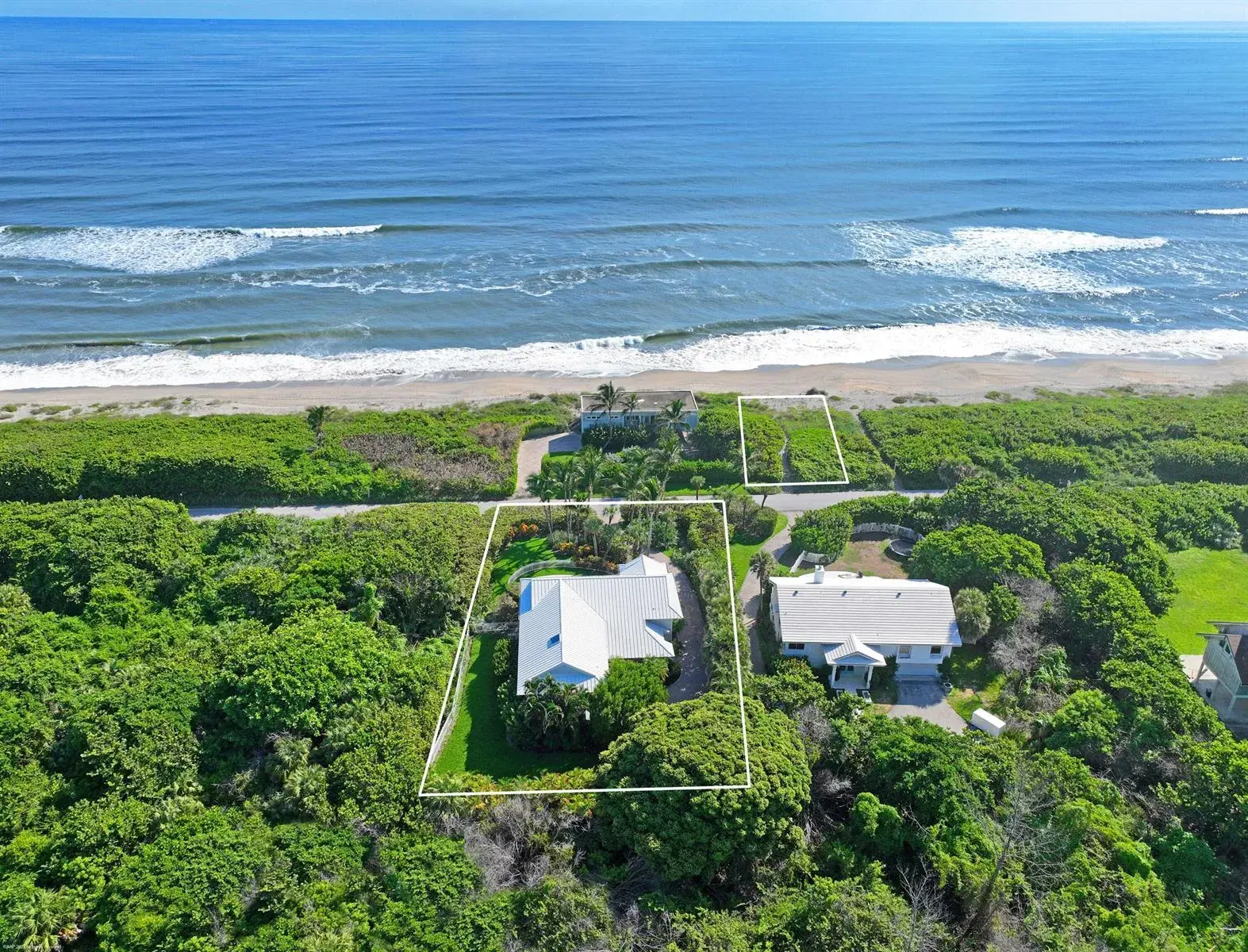 4 bedroom 3 bath Residential for sale at 162 N Beach Road, Jupiter Island FL 33455
