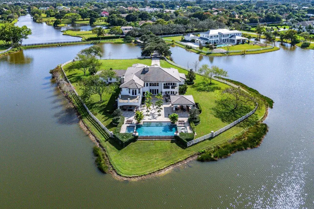 5 bedroom 6 bath Residential for sale at 10527 El Paraiso Place, Delray Beach FL 33446
