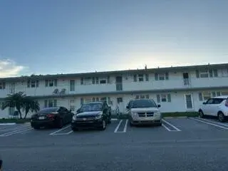 1 bedroom 1 bath Residential for sale at 1117 Lake Terrace # 105, Boynton Beach FL 33426