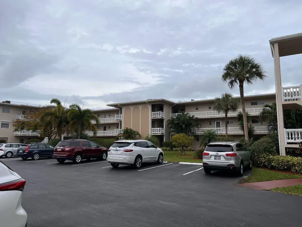 1 bedroom 1 bath Residential for sale at 2811 Garden Drive S # 107, FL 33461