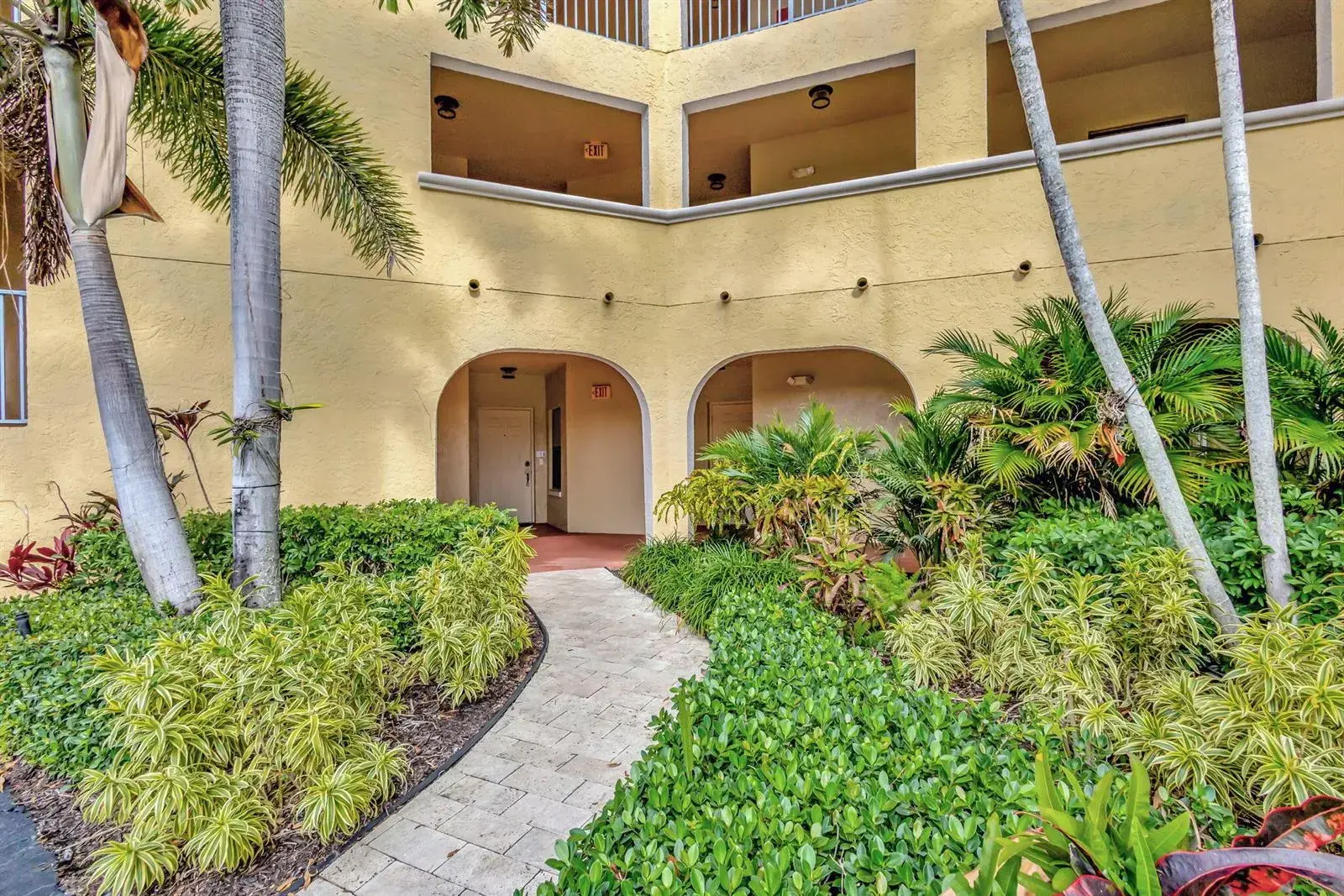 300 Uno Lago Drive # 101, Juno Beach FL 33408