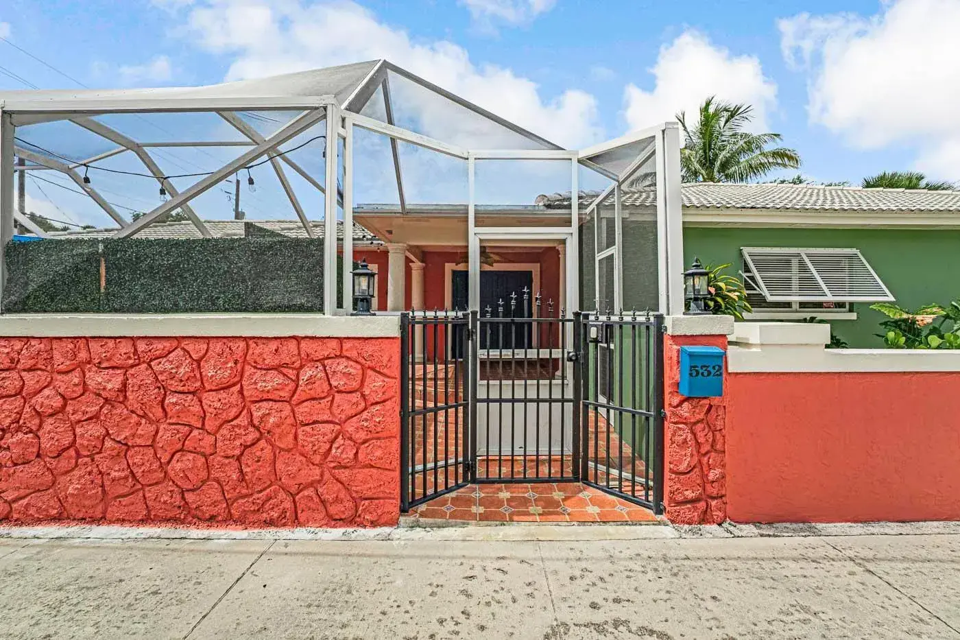 532 N Palmway, FL 33460