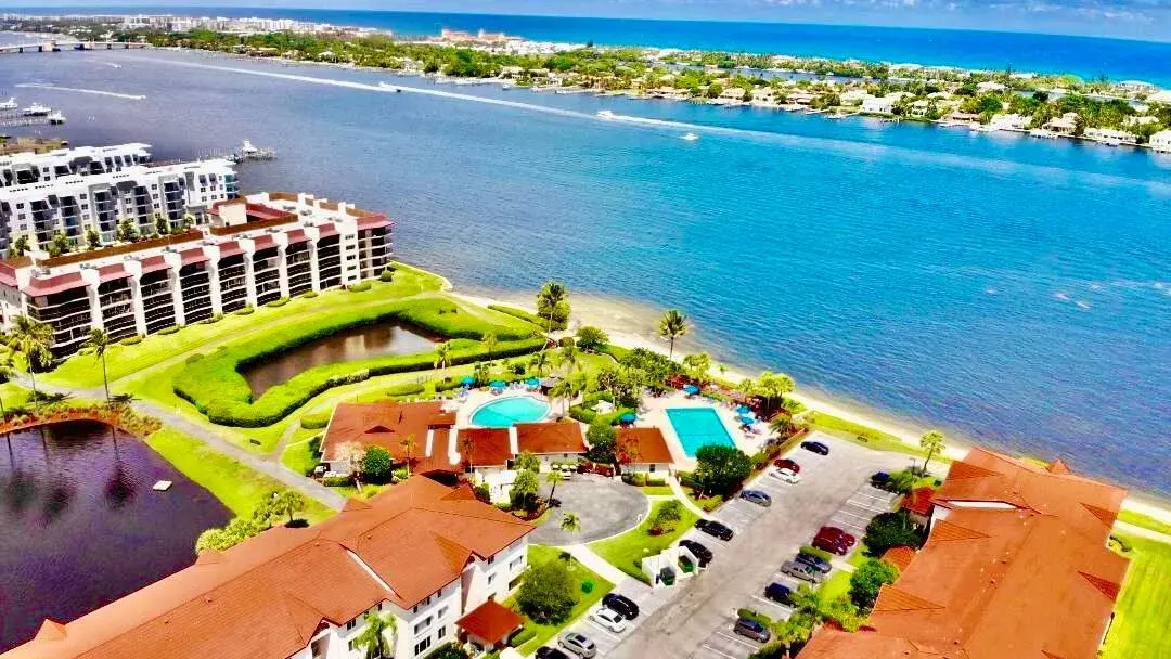 3 bedroom 2 bath Residential for sale at 7030 Half Moon Circle # 121, Hypoluxo FL 33462