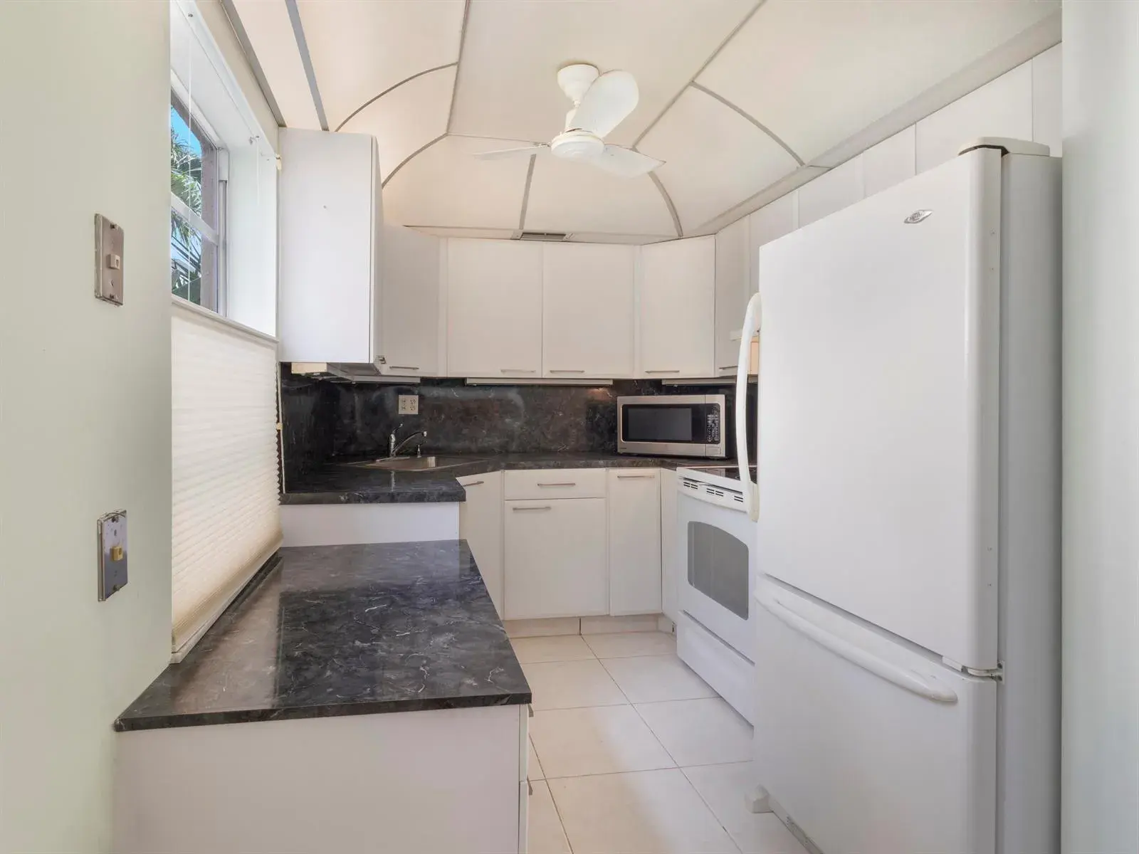 2 bedroom 2 bath Residential for sale at 405 Burgundy I, Delray Beach FL 33484