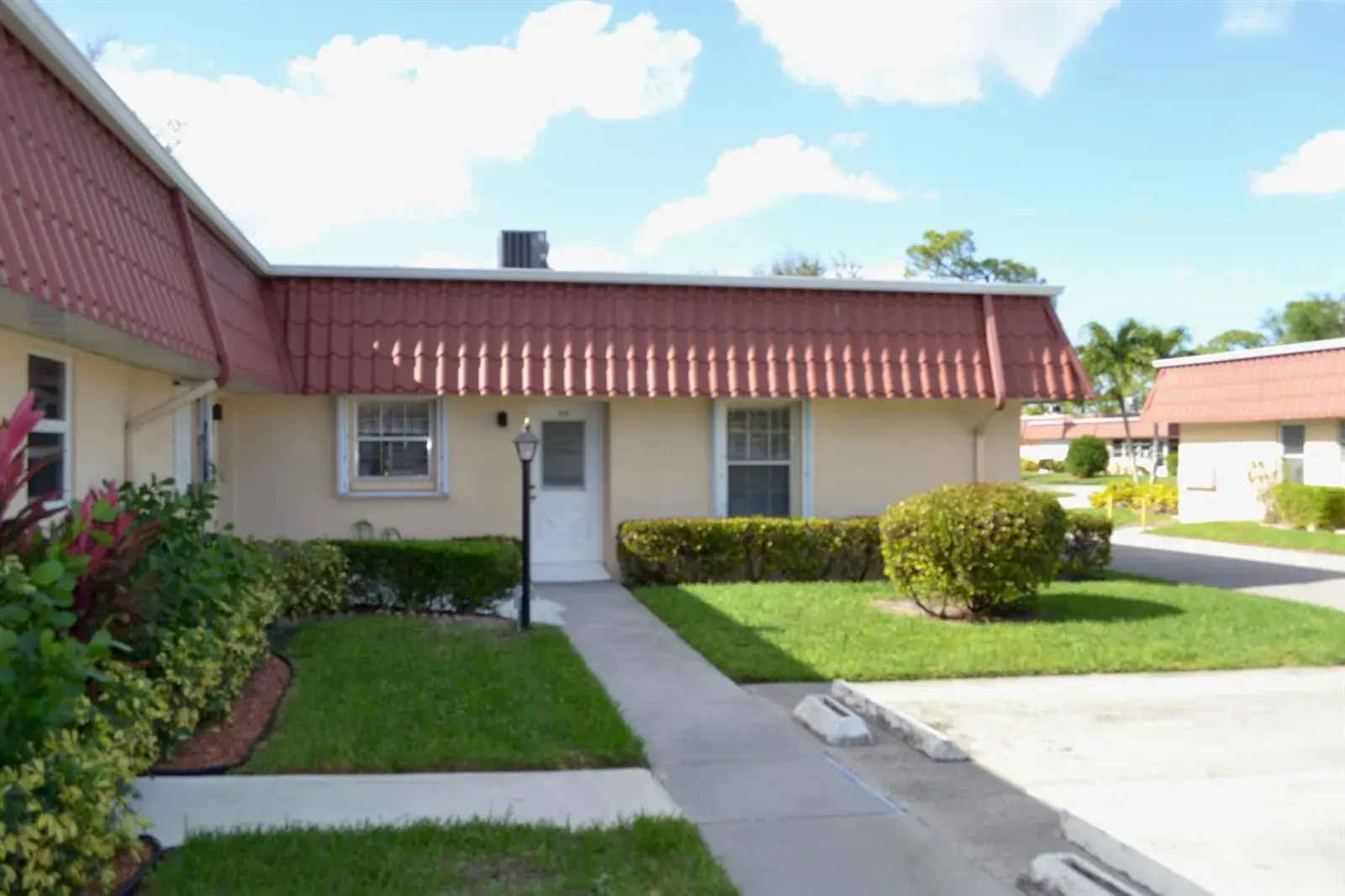 2 bedroom 2 bath Residential for sale at 570 Laconia Circle, Lake Worth FL 33467