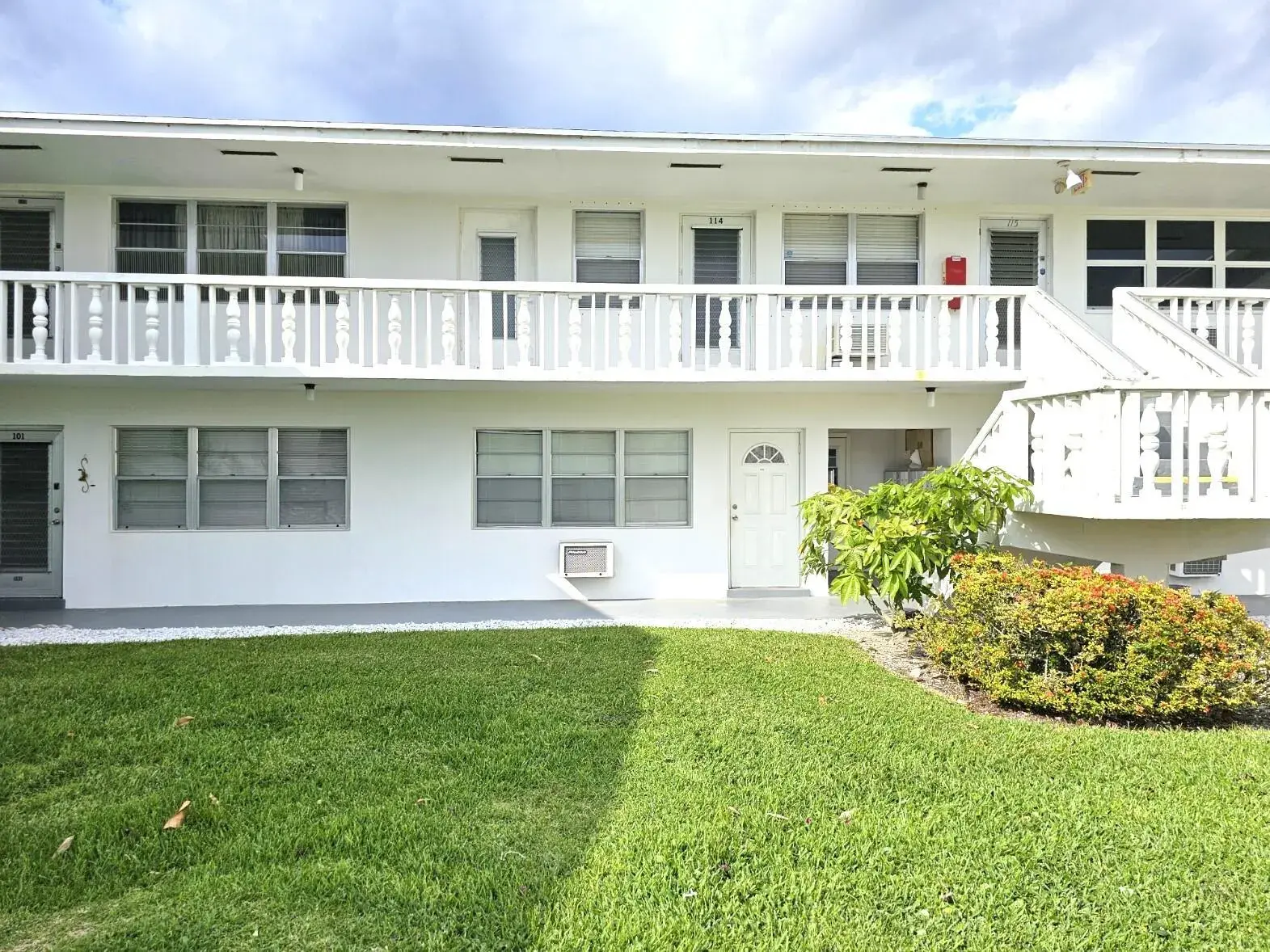 1 bedroom 1 bath Residential for sale at 102 Easthampton E, West Palm Beach FL 33417