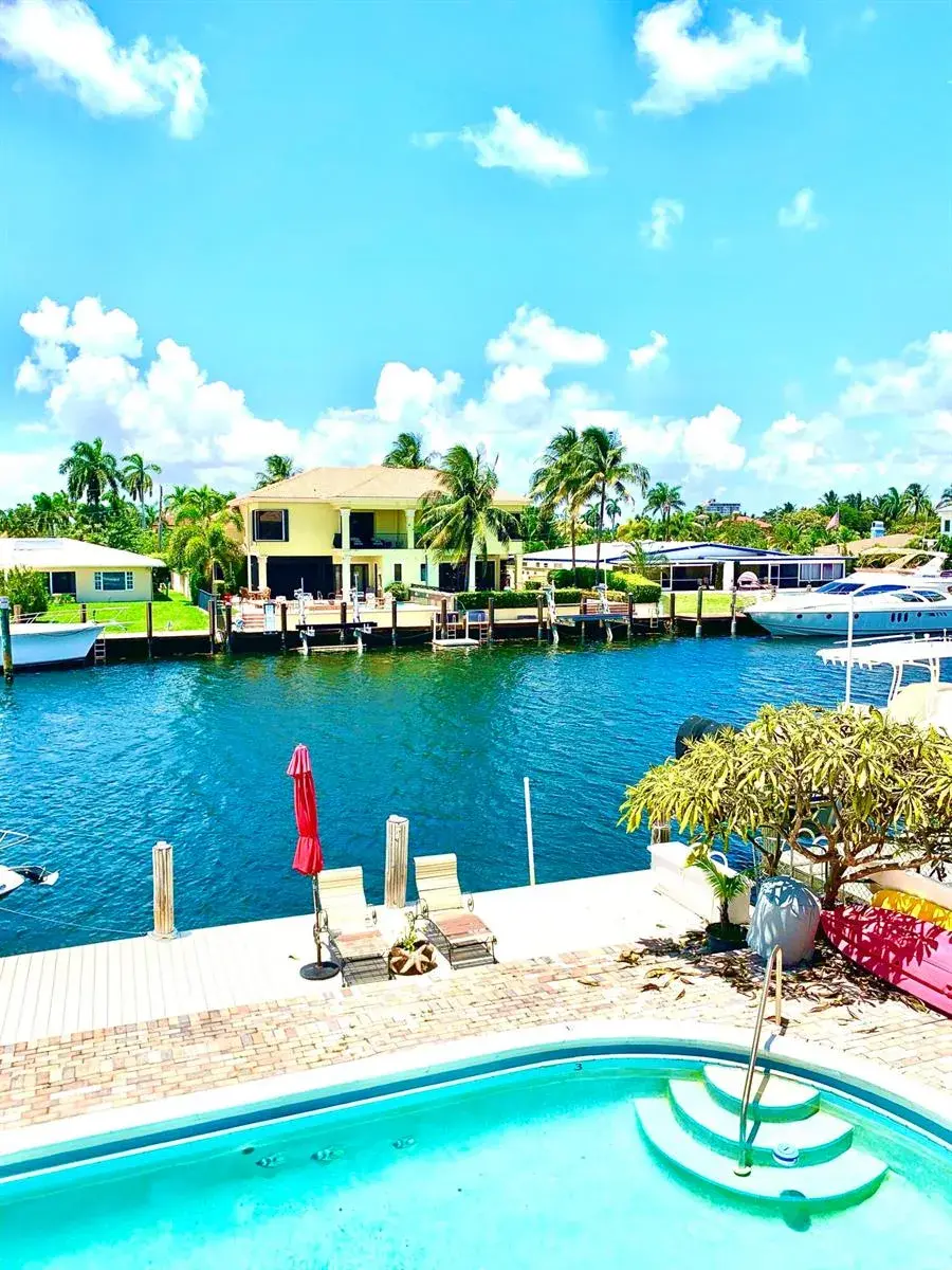 2735 NE 28 Court, Lighthouse Point FL 33064