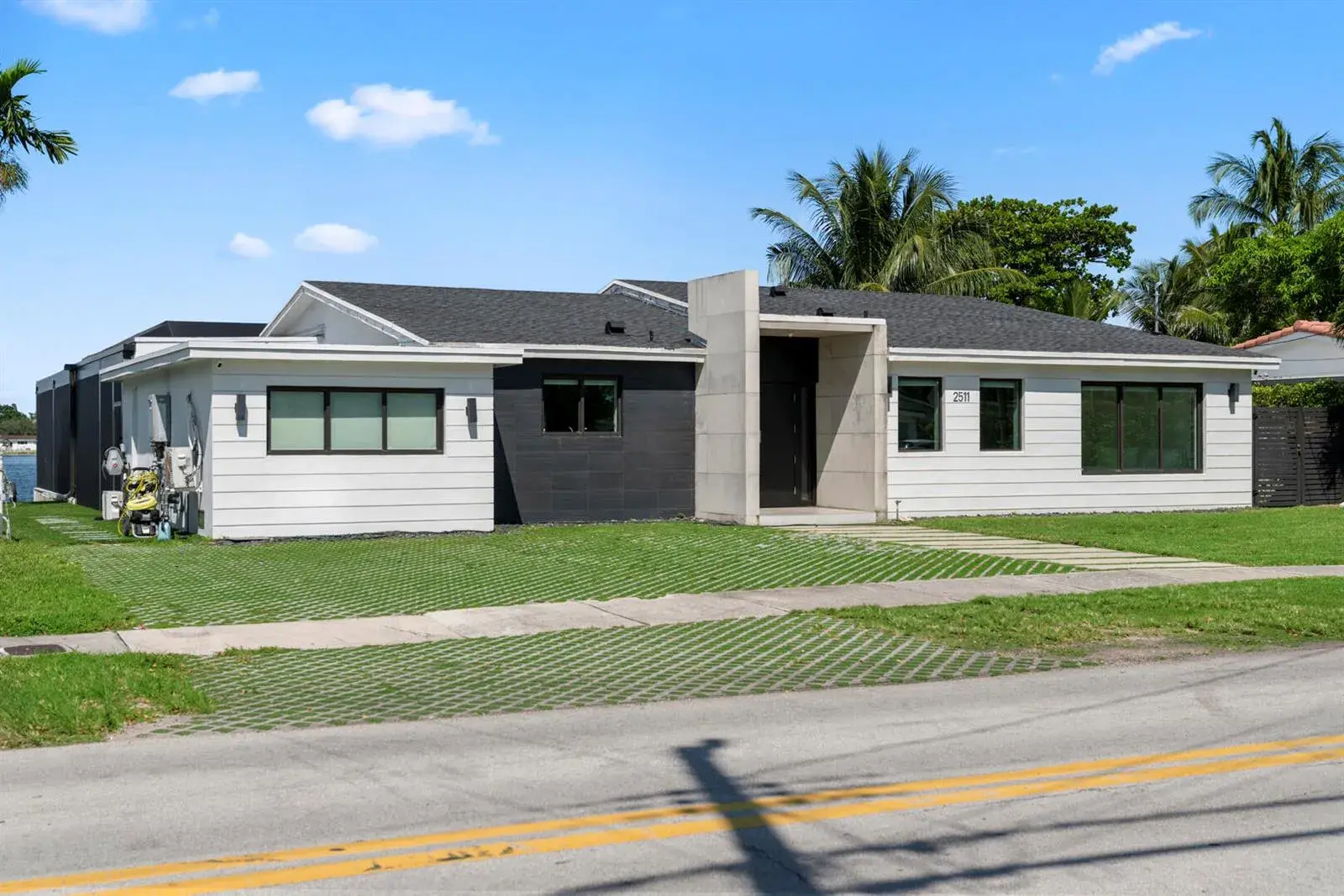 2511 NE 209th Terrace, Miami FL 33180