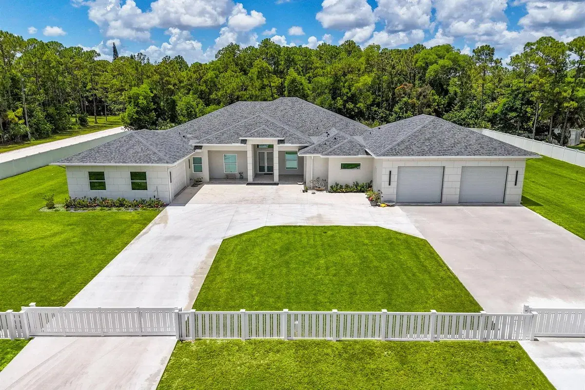 8425 Apache Boulevard, FL 33470