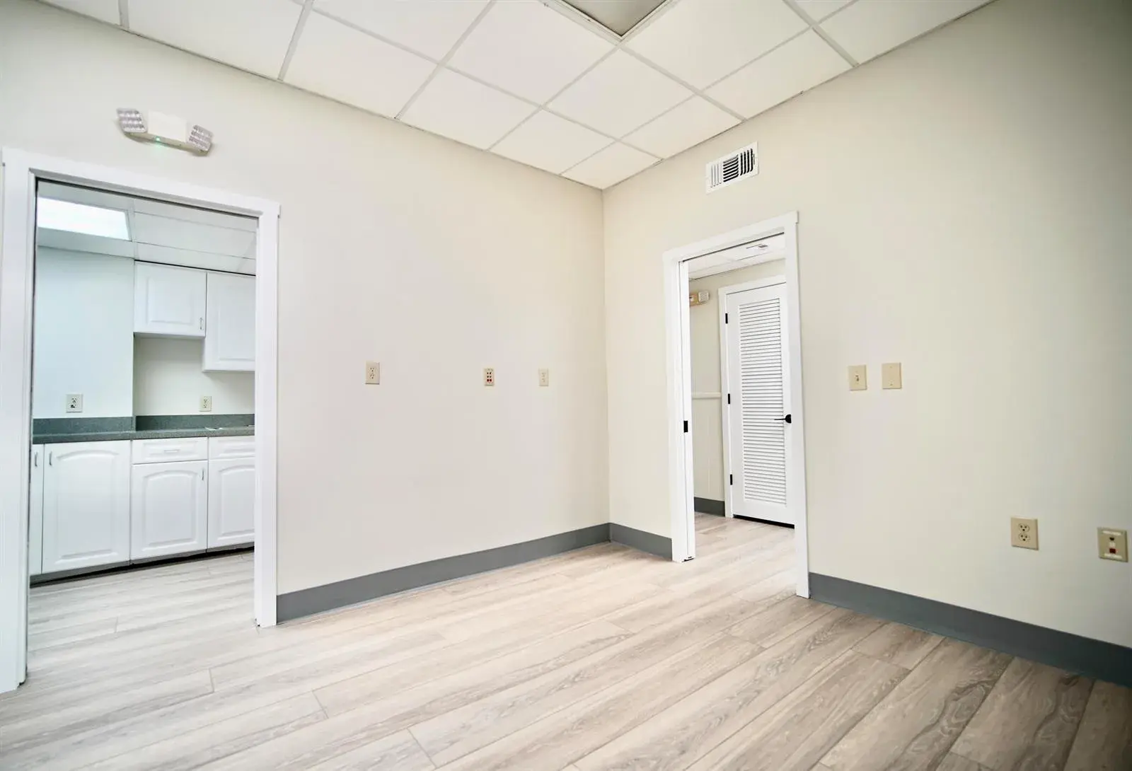 Commercial Sale for sale at 2231 NE 25th Avenue # 1, Pompano Beach FL 33062