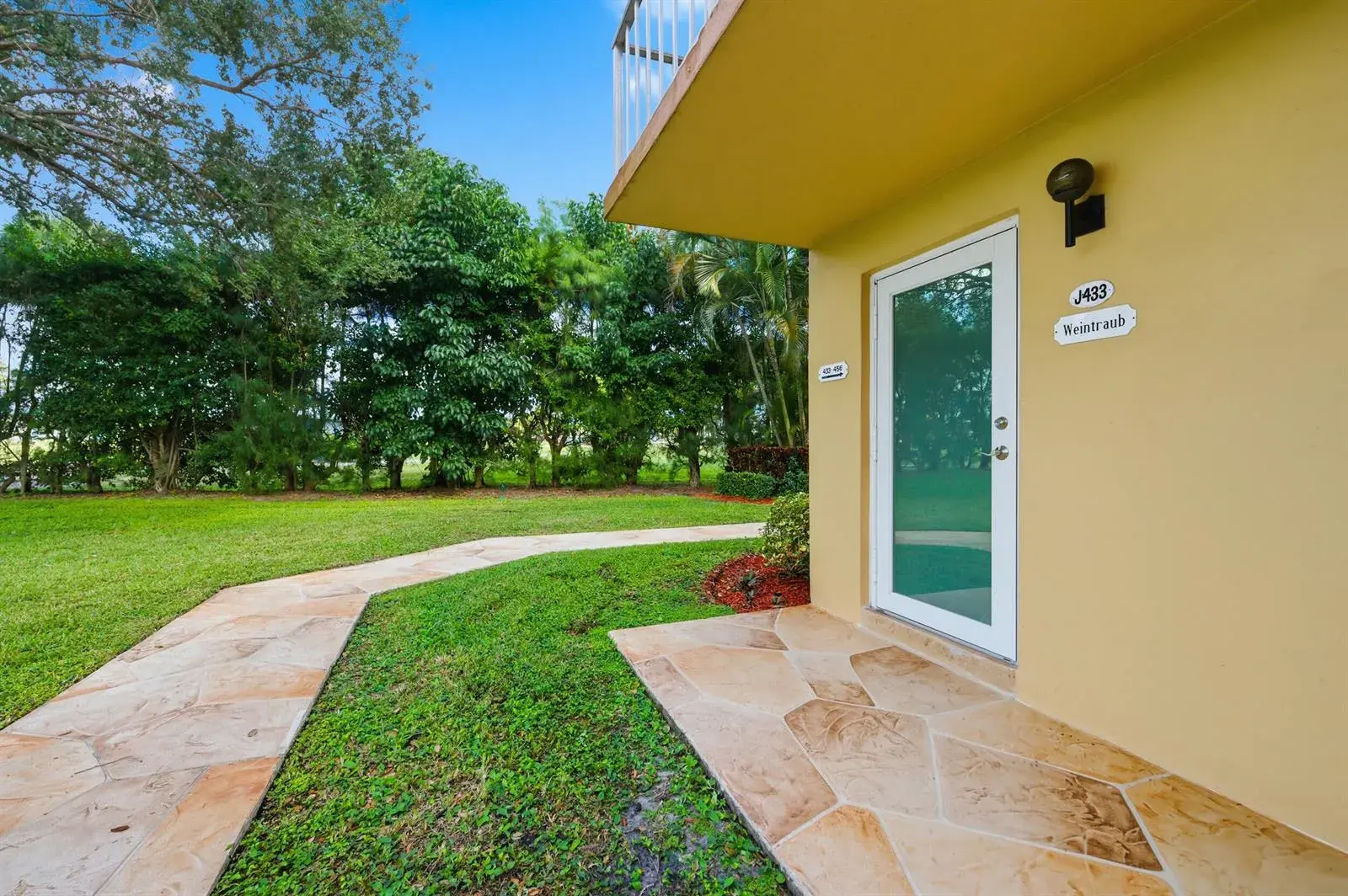 433 Flanders J, Delray Beach FL 33484 photo 3