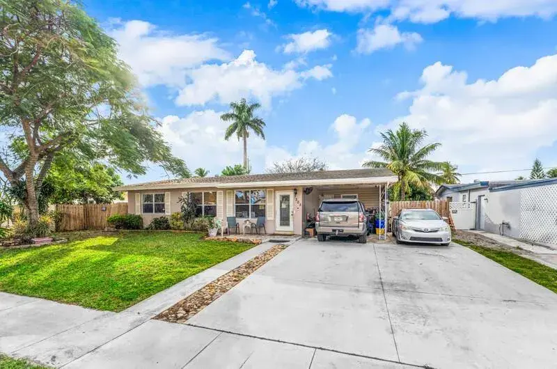305 Henthorne Drive, Palm Springs FL 33461