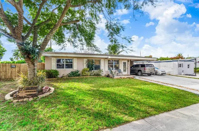 305 Henthorne Drive, Palm Springs FL 33461