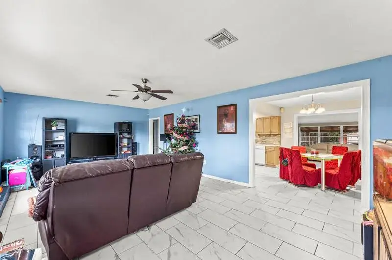 305 Henthorne Drive, Palm Springs FL 33461