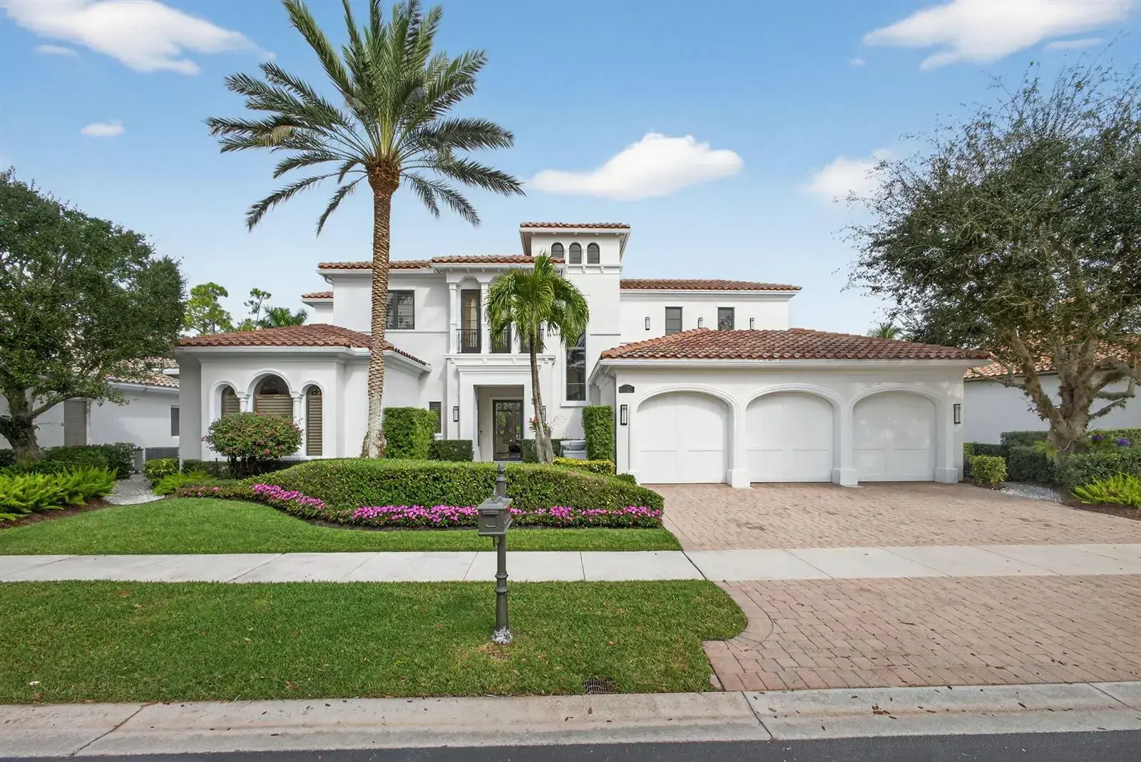 5 bedroom 6 bath Residential for sale at 213 Via Palacio, Palm Beach Gardens FL 33418