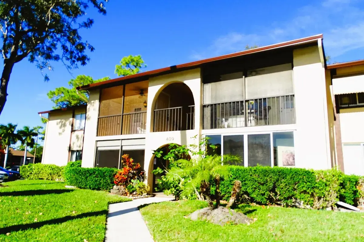 409 Pine Glen Lane # 2, FL 33463