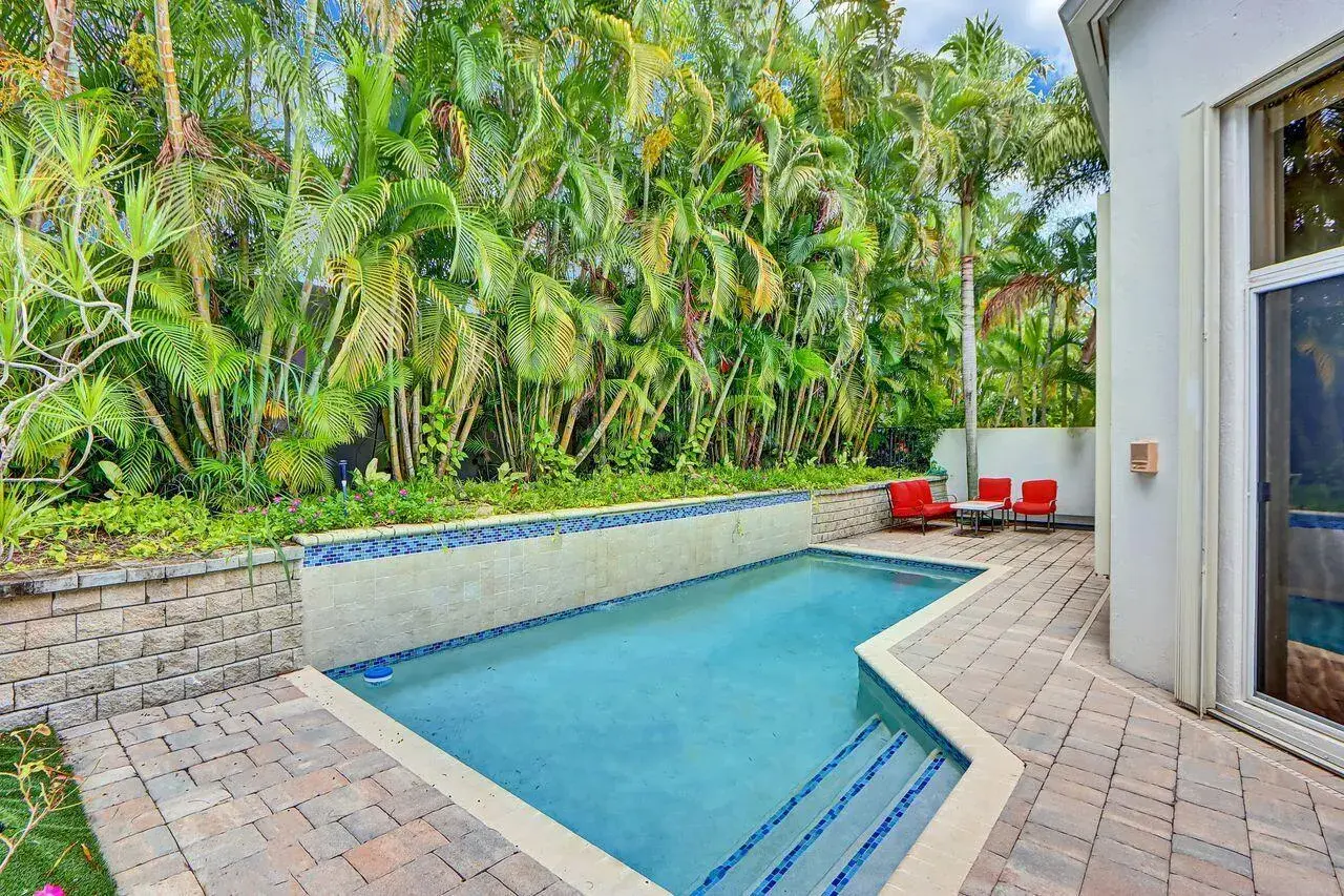 6631 NW 43rd Ter, Boca Raton FL 33496