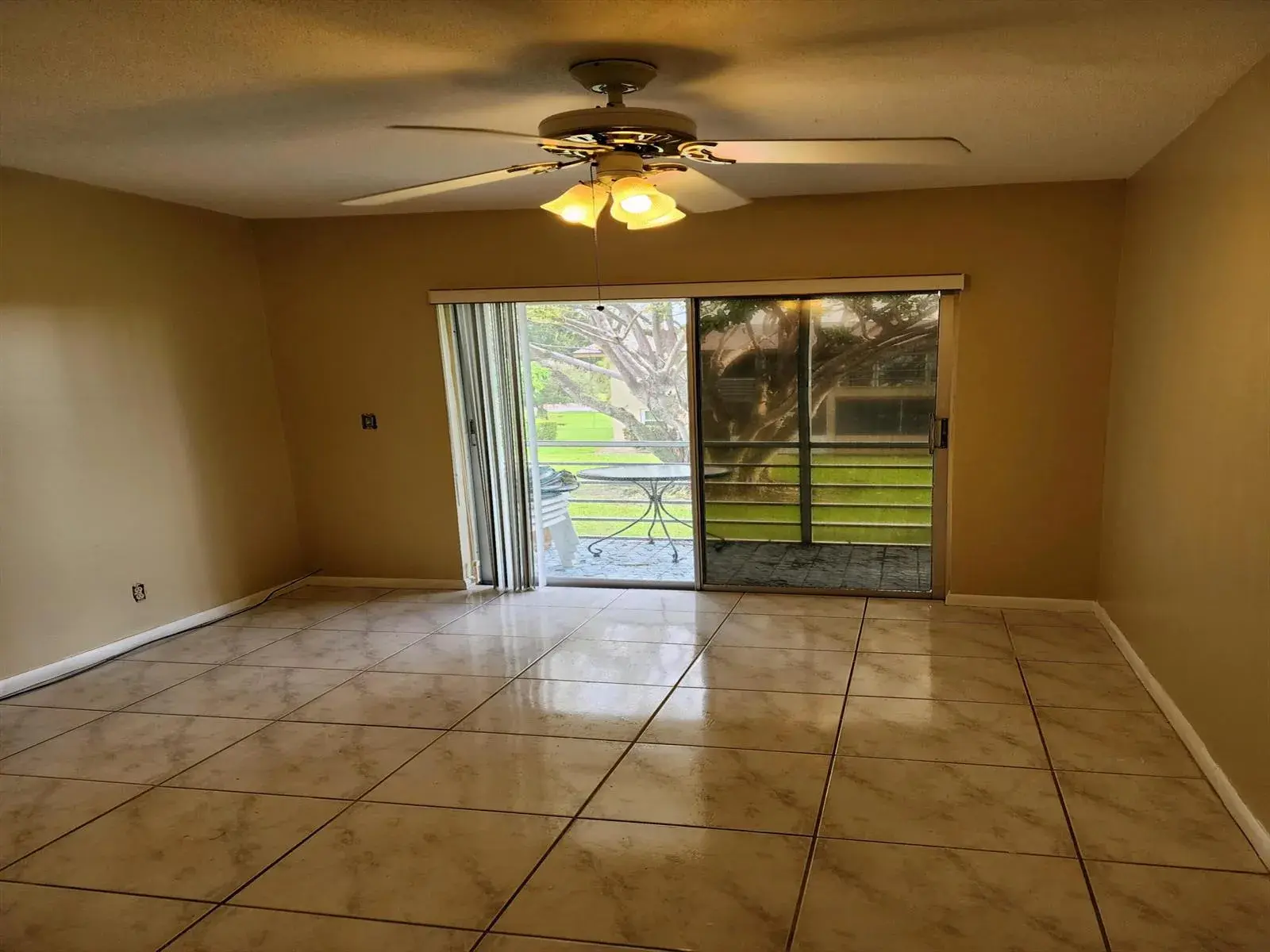 2 bedroom 1 bath Residential for sale at 239 Coventry J, West Palm Beach FL 33417