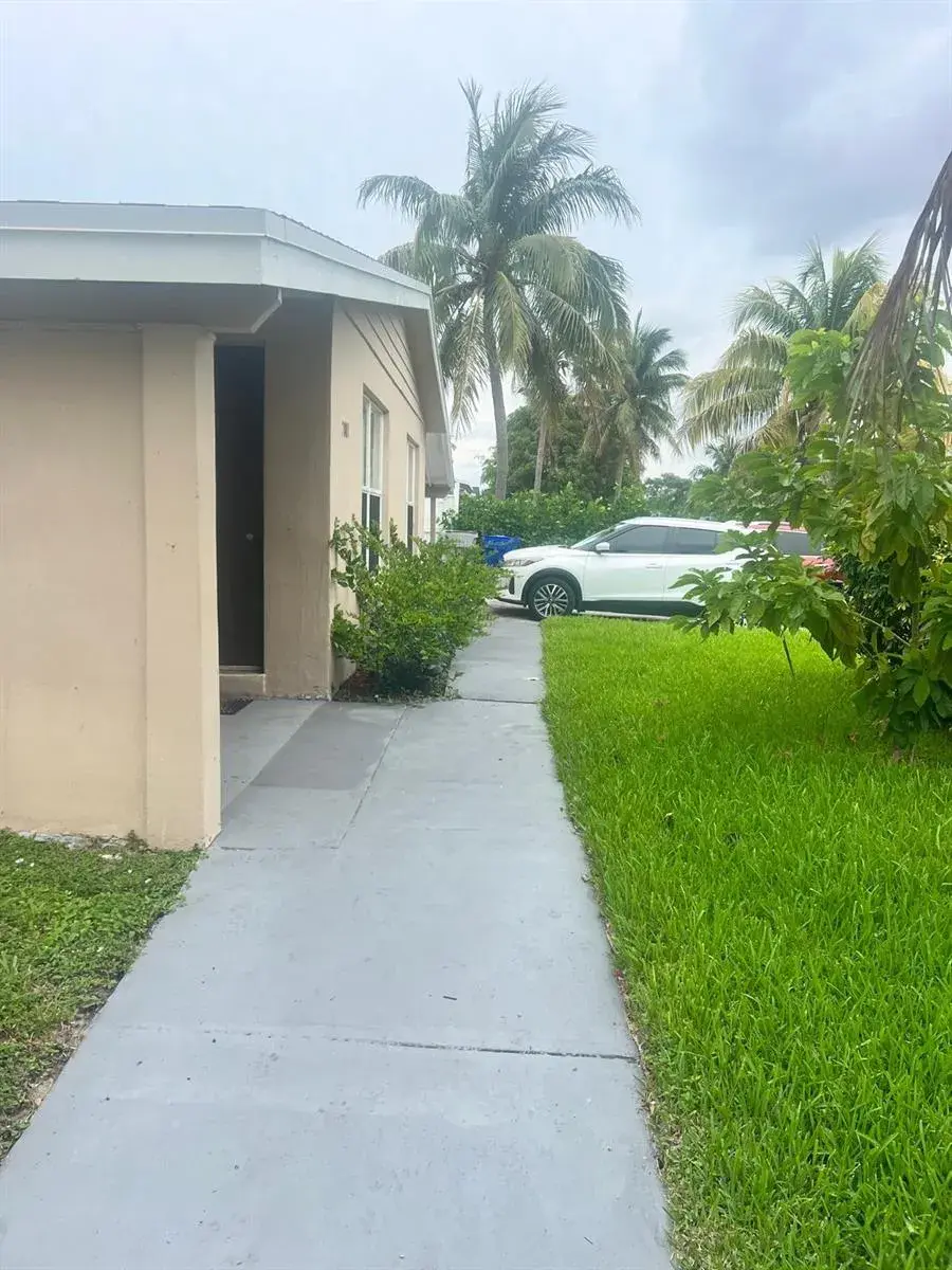 2001 NE 2nd Terrace, Pompano Beach FL 33060
