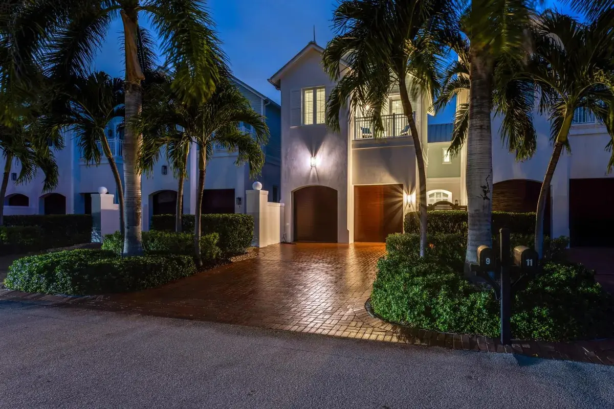 9 Adams Road, Ocean Ridge FL 33435