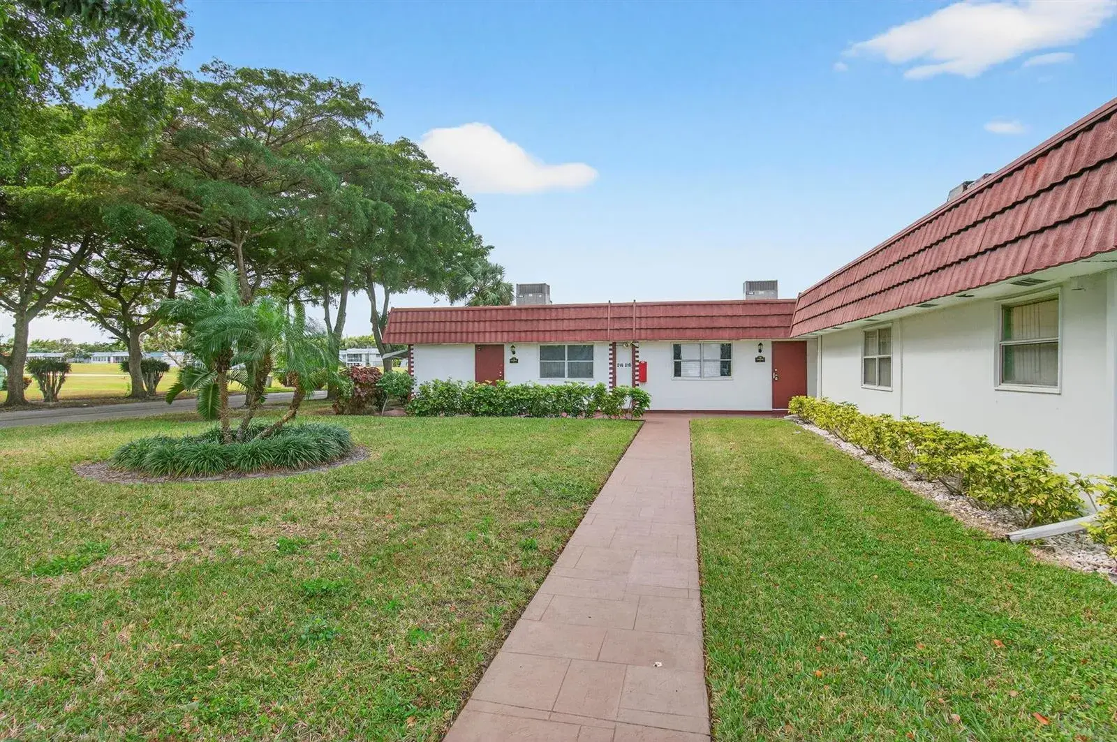 2 bedroom 2 bath Residential Lease for rent at 213 Waterford I, Delray Beach FL 33446
