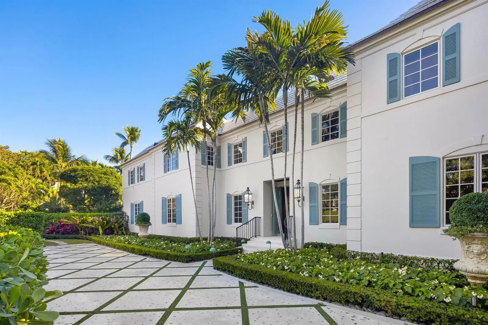 7 bedroom 10 bath Residential for sale at 9 Via Vizcaya, Palm Beach FL 33480