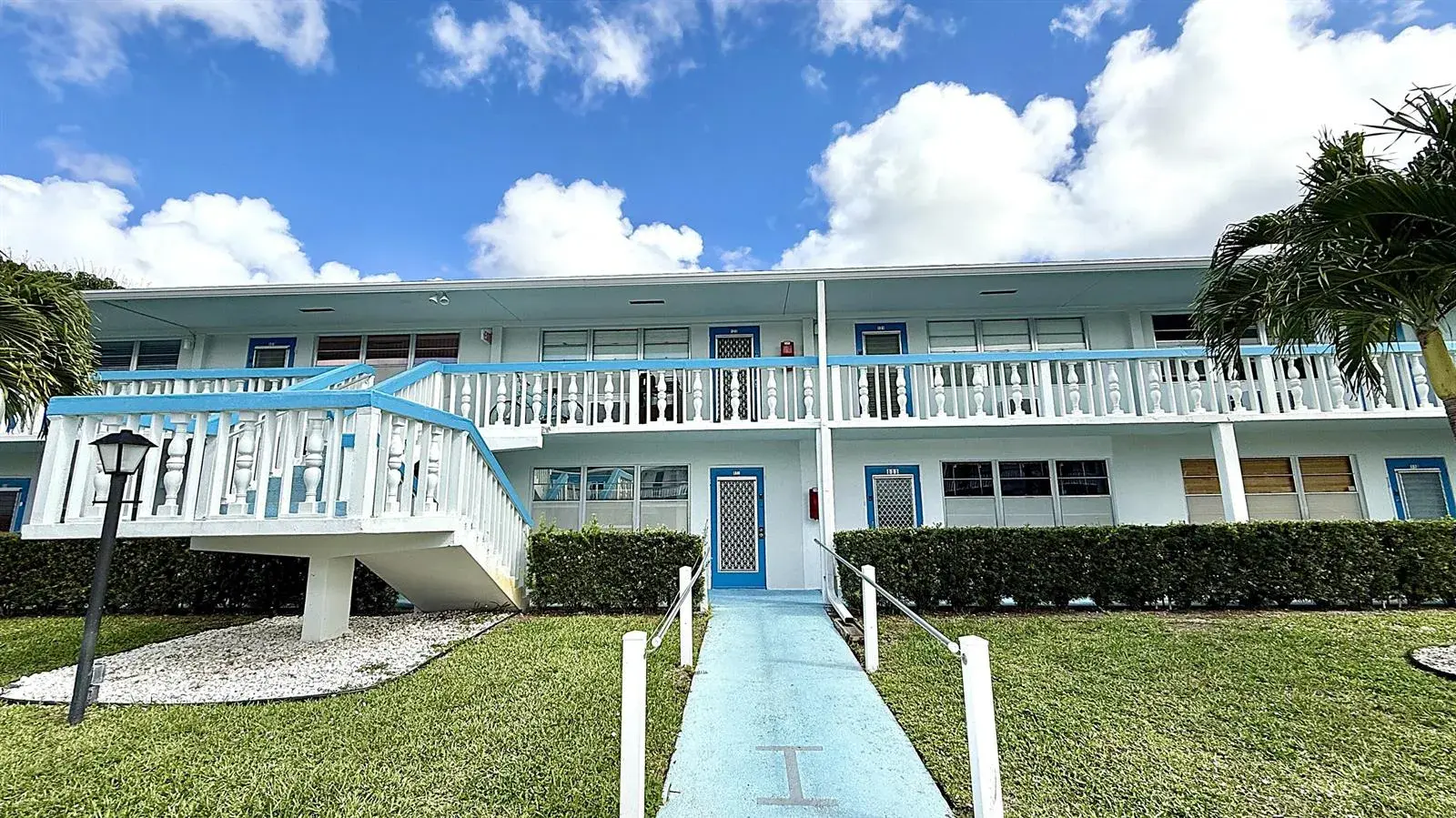 1 bedroom 1 bath Residential for sale at 122 Oakridge I, Deerfield Beach FL 33442