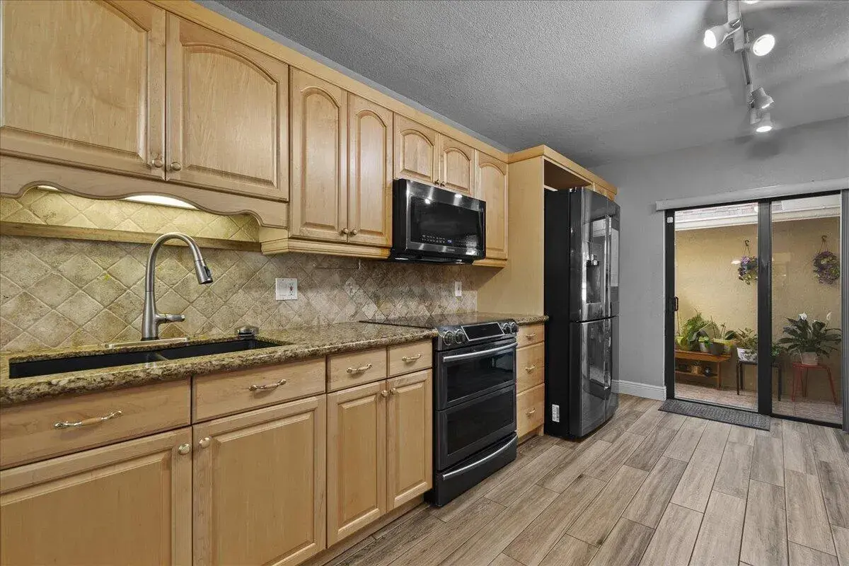 605 Maplewood Drive, FL 33415