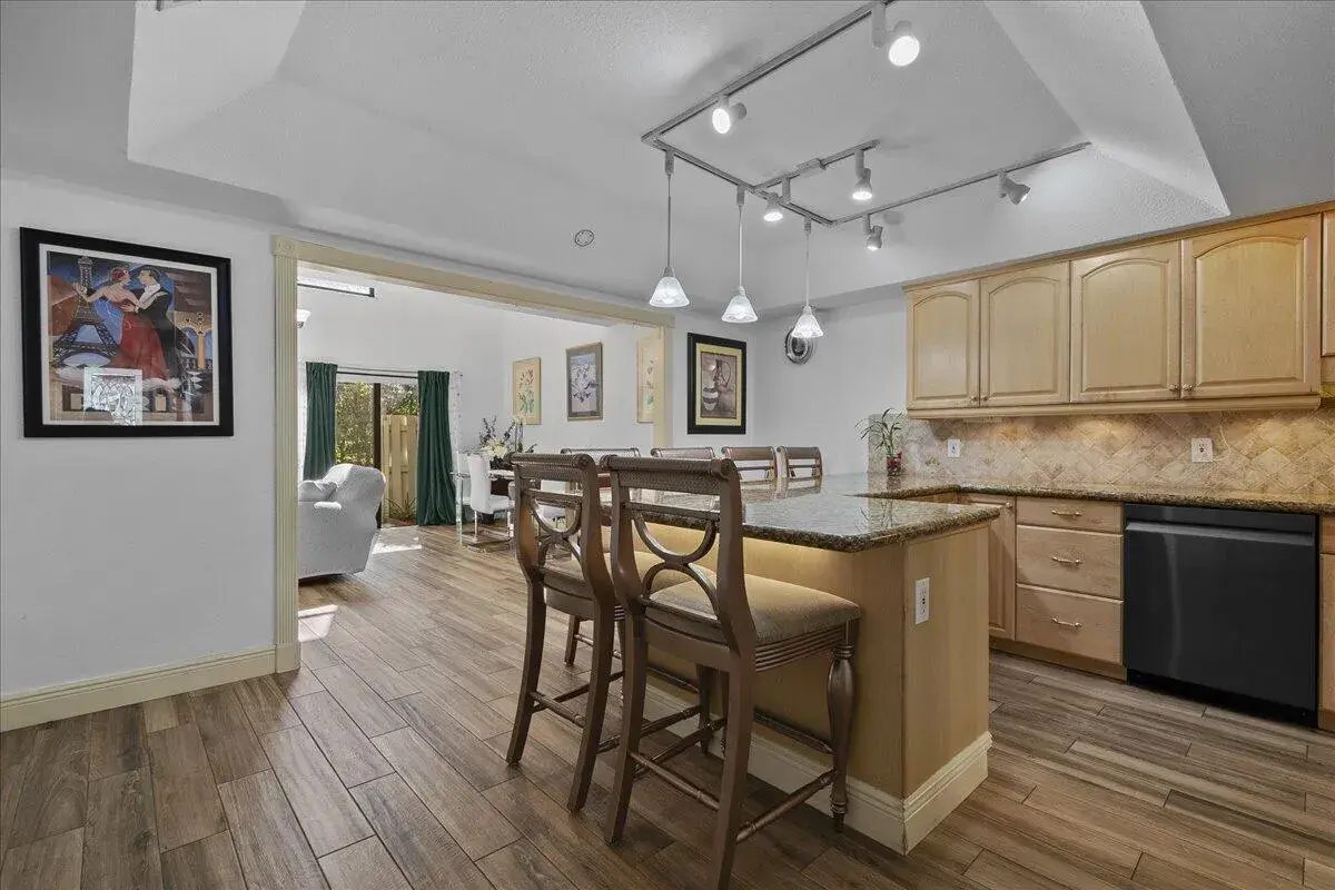 605 Maplewood Drive, FL 33415